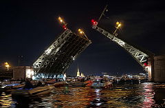 Ночная водная прогулка на теплоходе под мостами Петербурга
